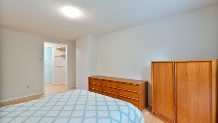 17-17 94 Olympic Cres