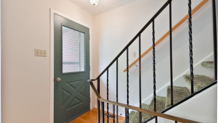 5-05 94 Olympic Cres